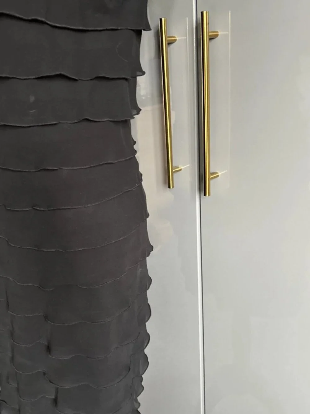 Black dress reaching down to the knees - Picture 3 of 7